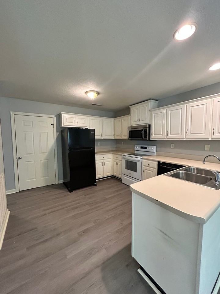 100 Biltford Ave - Photo 5 of 9