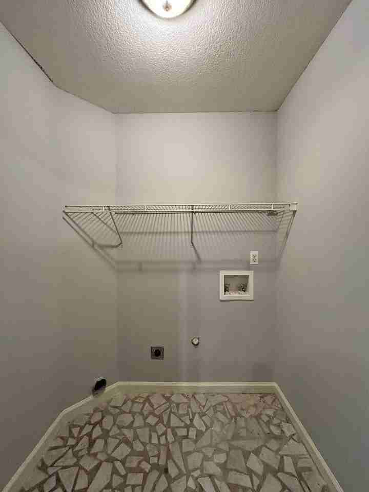 100 Biltford Ave - Photo 7 of 9