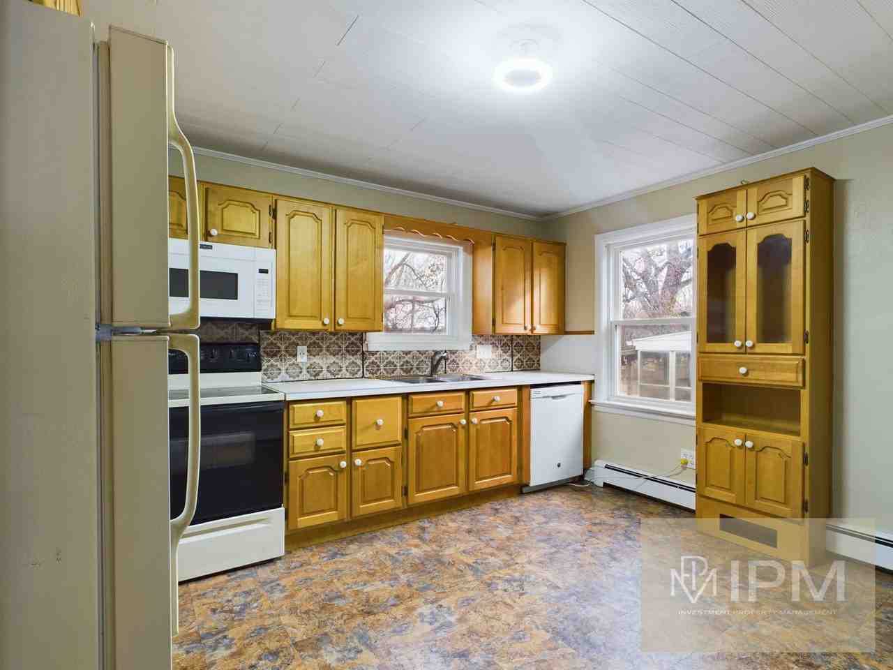 581 S Yale St - Photo 5 of 15