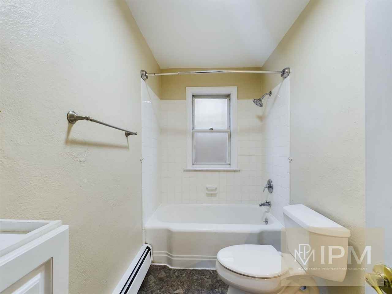 581 S Yale St - Photo 7 of 15