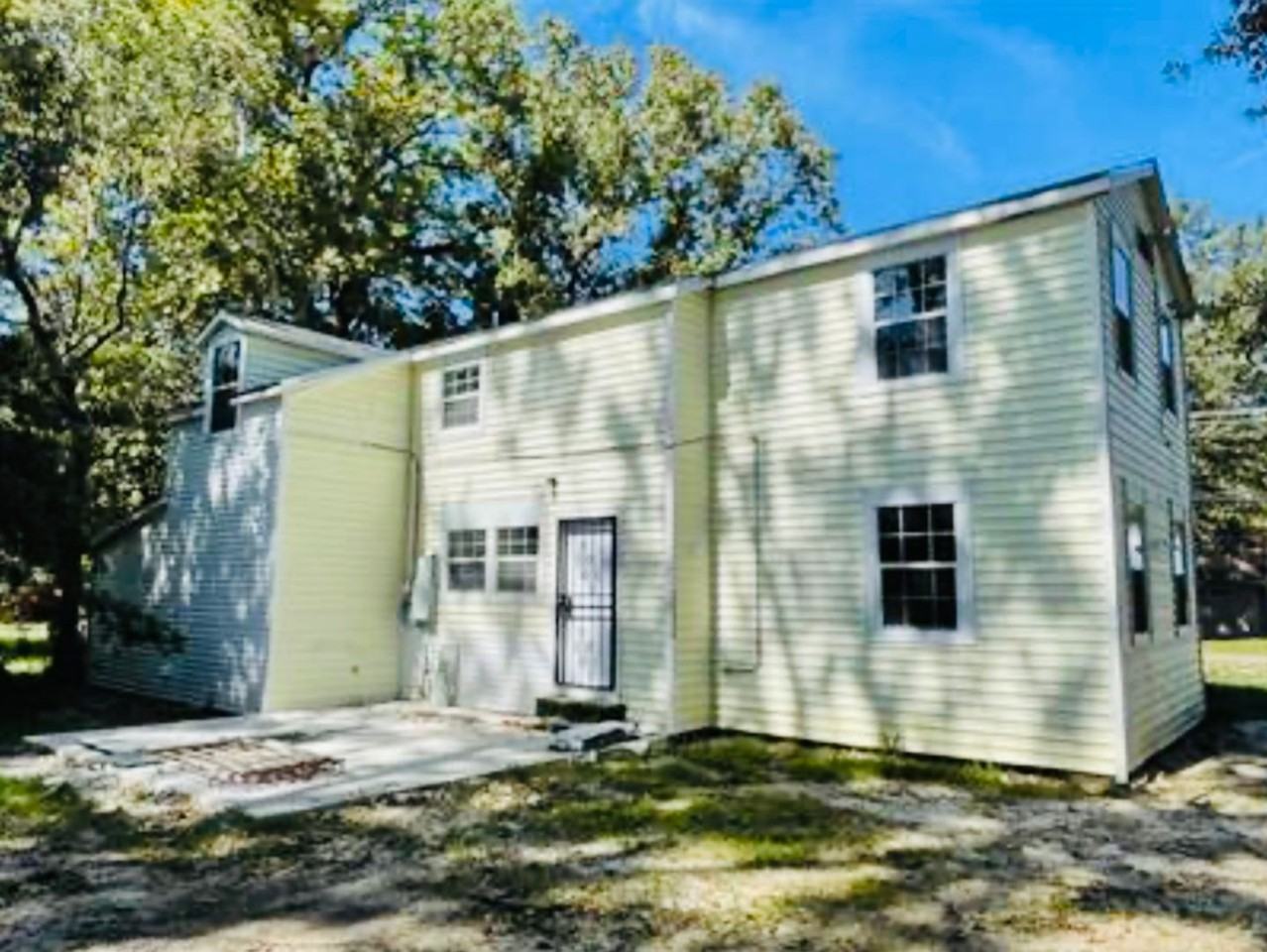 3324 Hollywood St - Photo 2 of 3