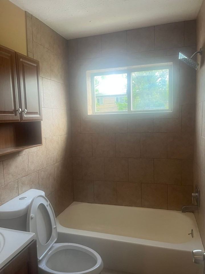215 Dalepark Dr #4 - Photo 2 of 5