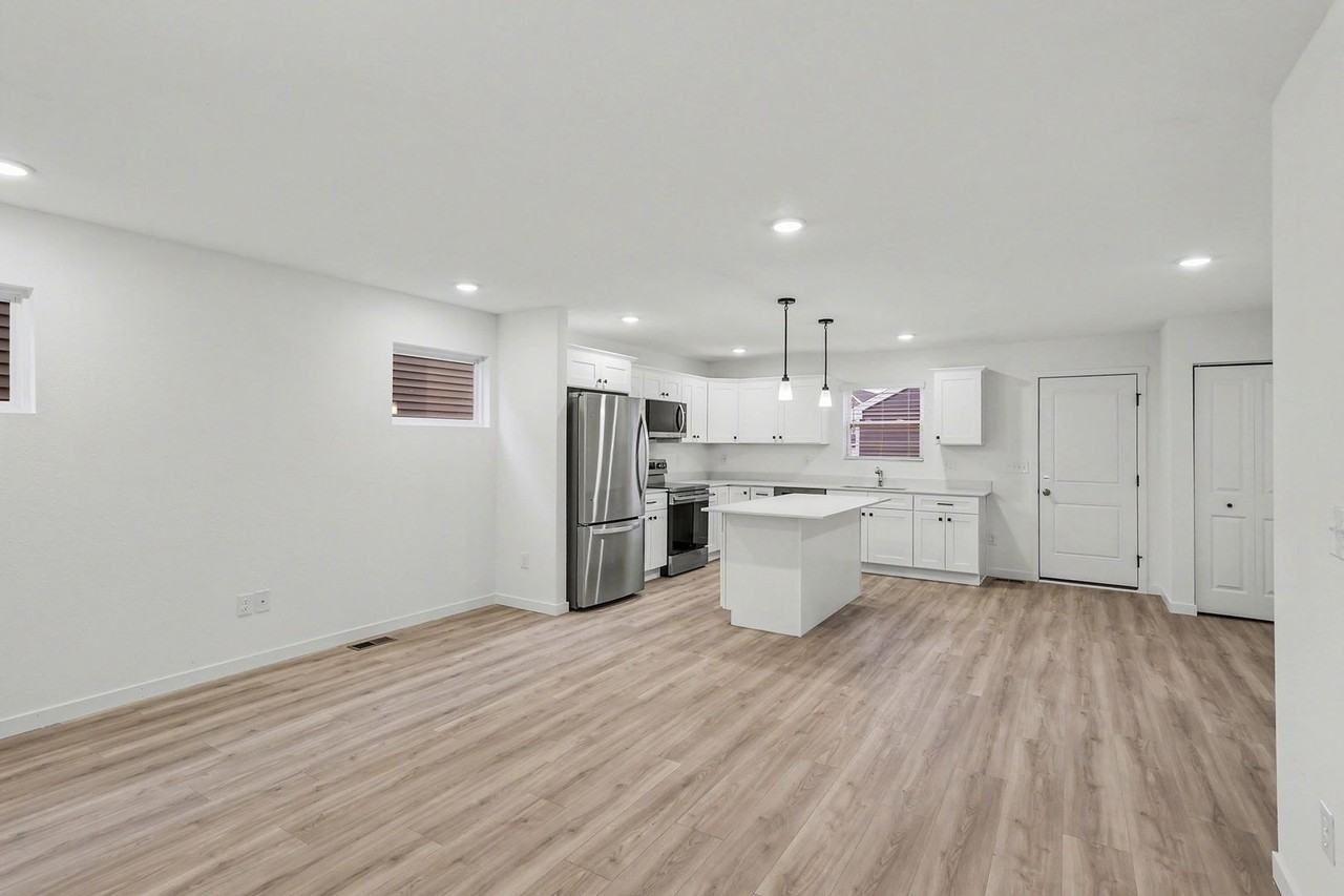 6118 Aurelius Rd - Photo 3 of 23