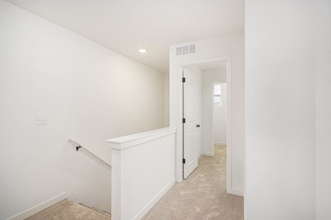 6122 Aurelius Rd - Photo 7 of 26