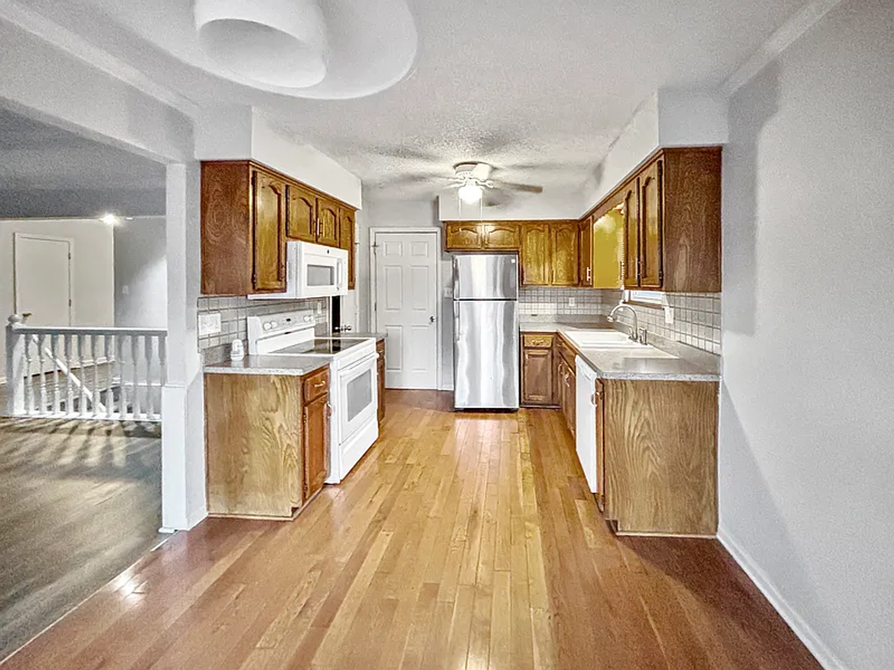 3901 Sw 10th St - Photo 3 of 5