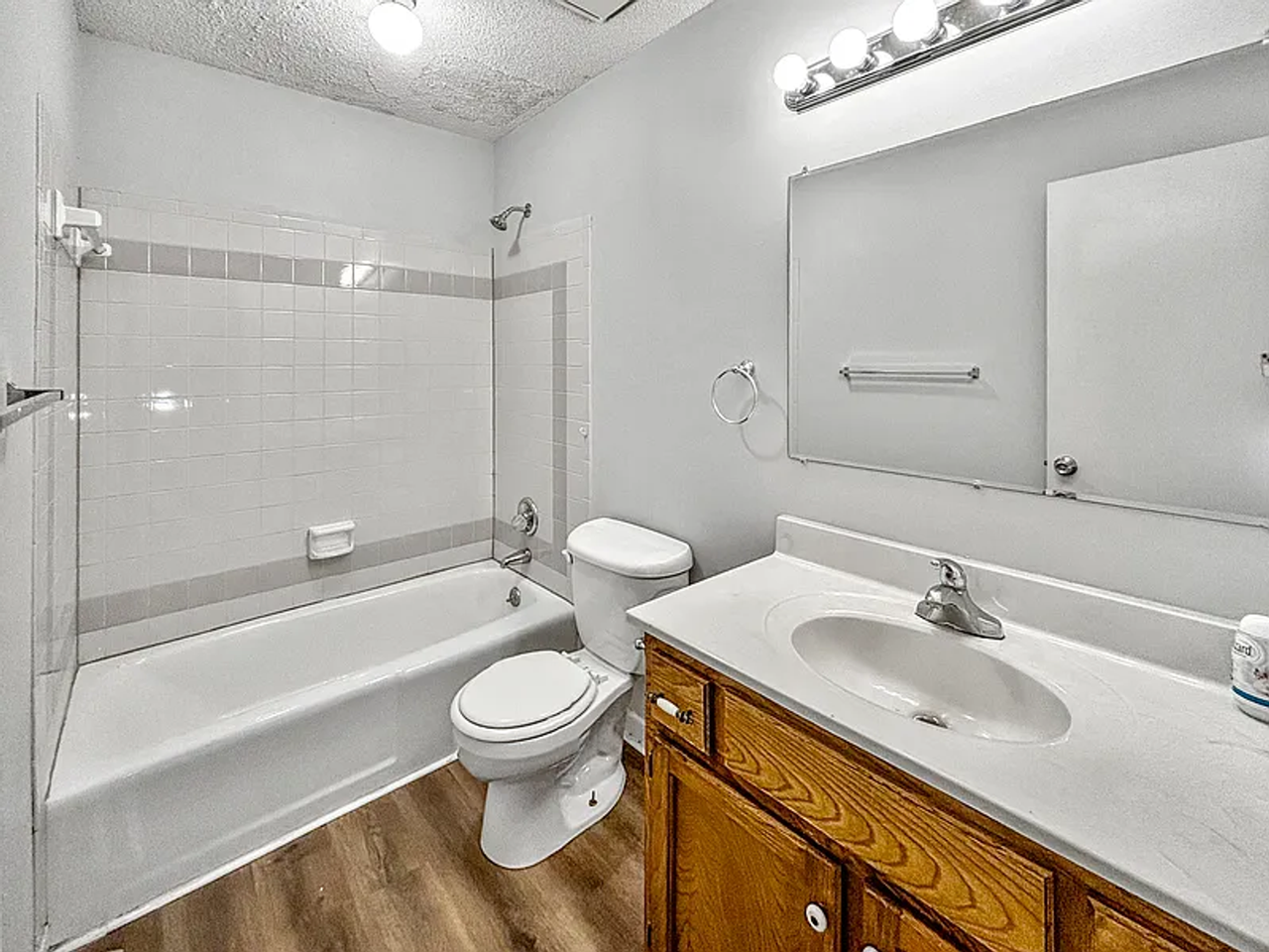 3901 Sw 10th St - Photo 4 of 5