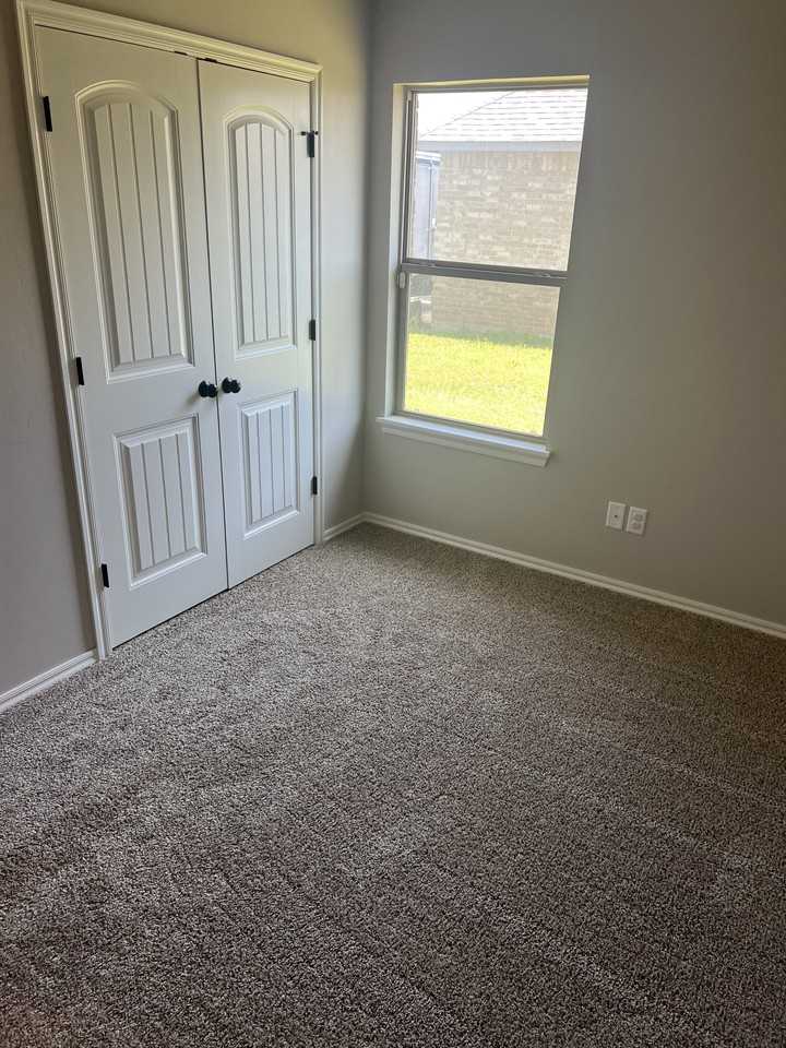2209 E Grassland Ln - Photo 7 of 9