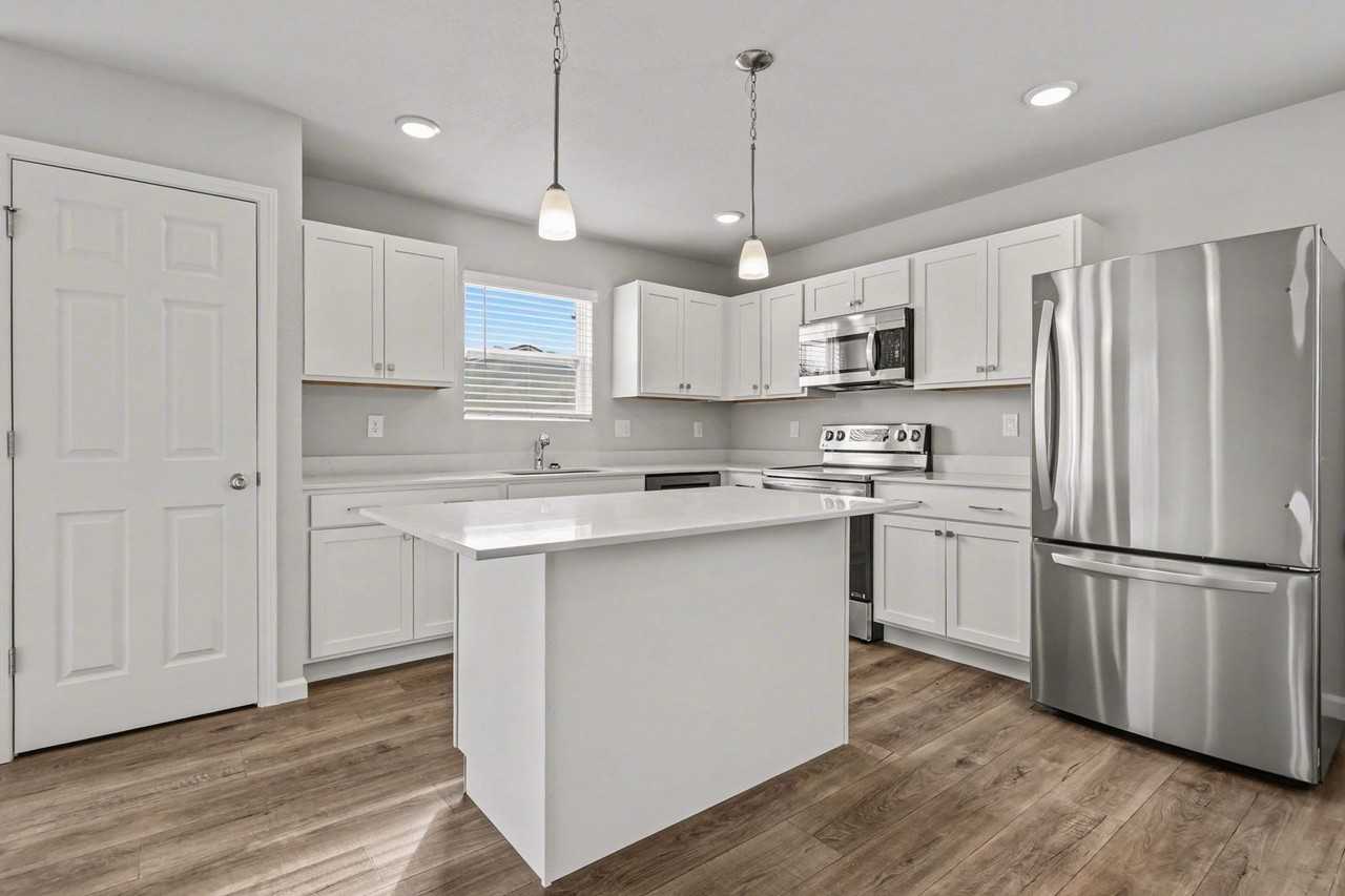 1030 Maple Ave - Photo 2 of 22