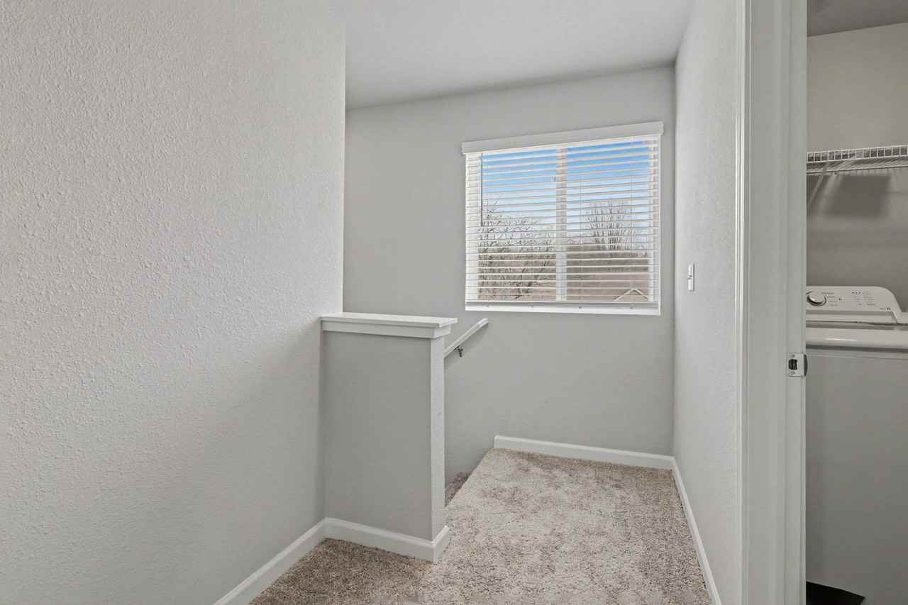 1030 Maple Ave - Photo 5 of 22