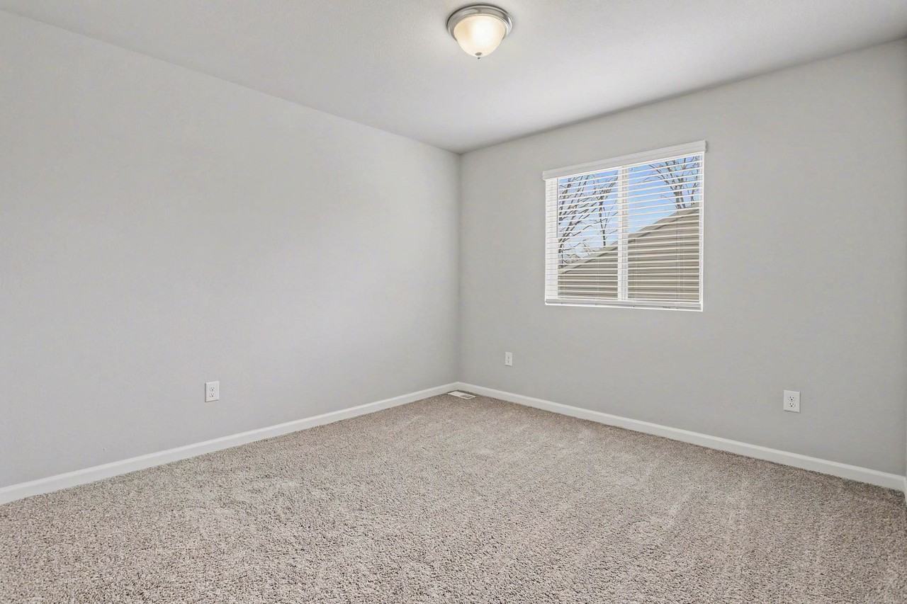 1030 Maple Ave - Photo 7 of 22