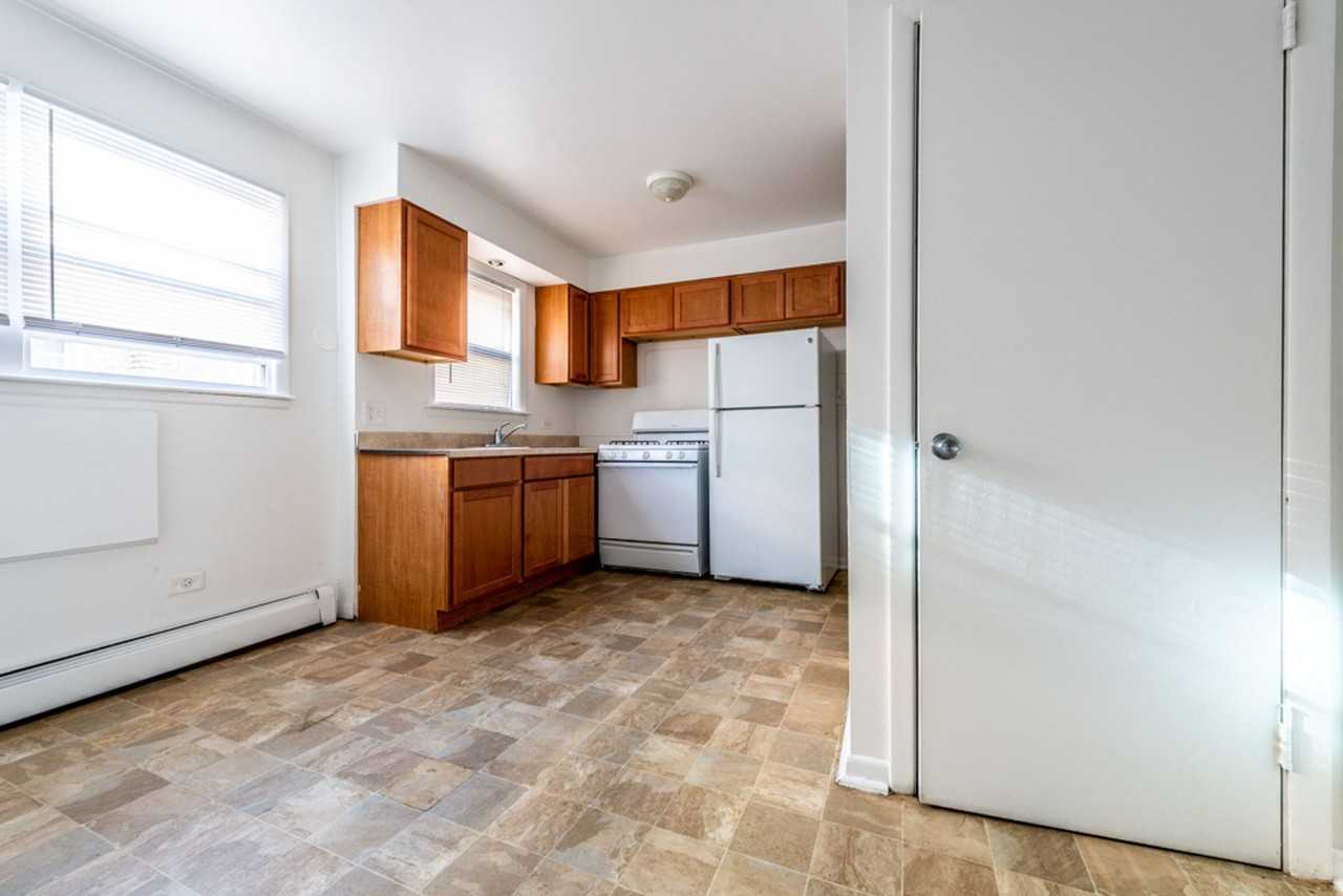 2066 W 135th - Photo 3 of 18