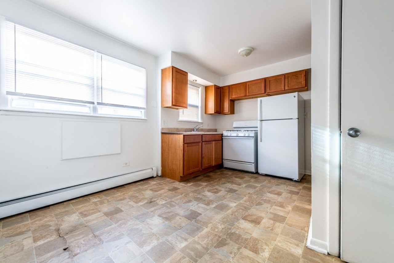 2066 W 135th - Photo 4 of 18