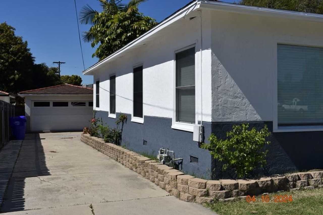 137 F St #A - Photo 2 of 12