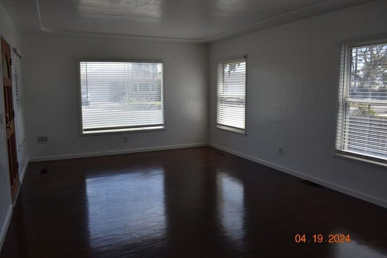 137 F St #A - Photo 3 of 12