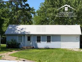 featured image of 703 W 7th St