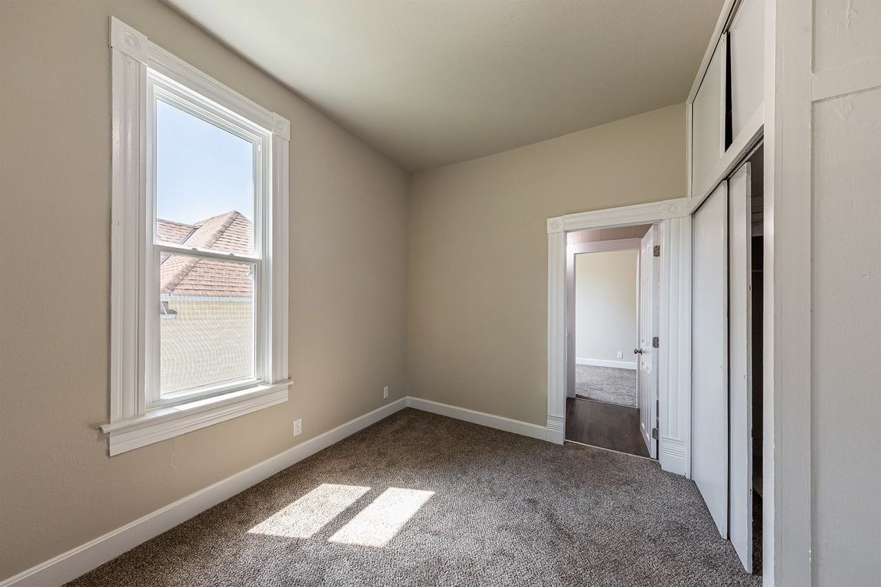 2905 Olive St - Photo 7 of 36