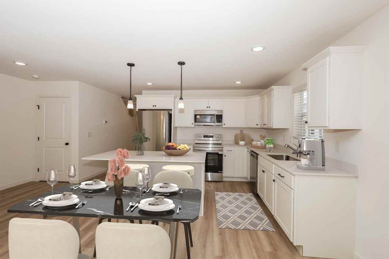 1625 Reagan Ln - Photo 3 of 26