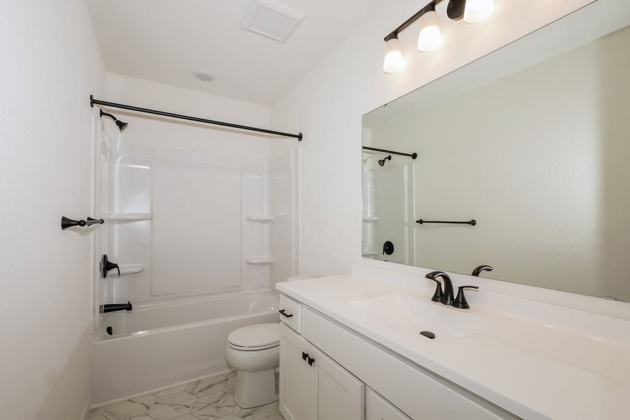 1625 Reagan Ln - Photo 5 of 26