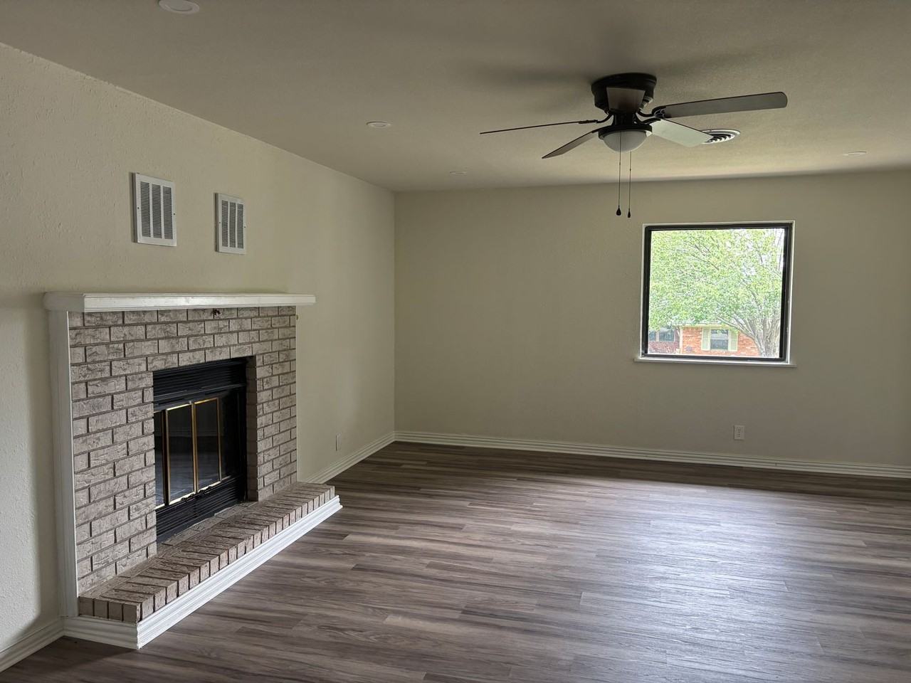 217 Ross Ave - Photo 3 of 11