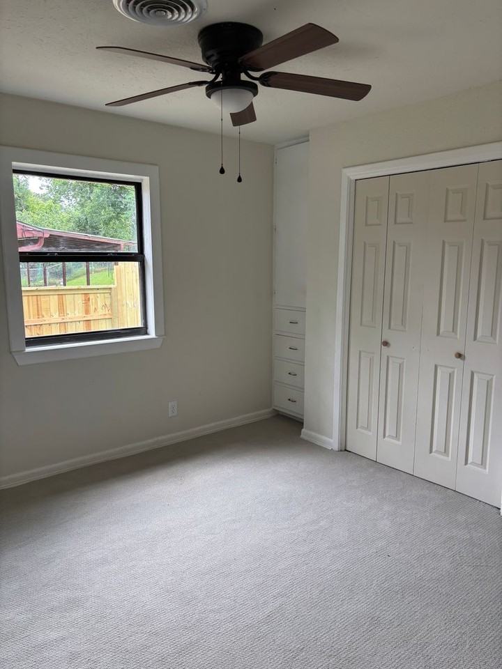 217 Ross Ave - Photo 6 of 11