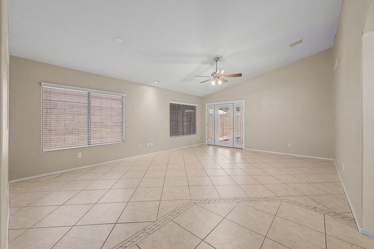 6602 W Desert Hollow Dr - Photo 7 of 37
