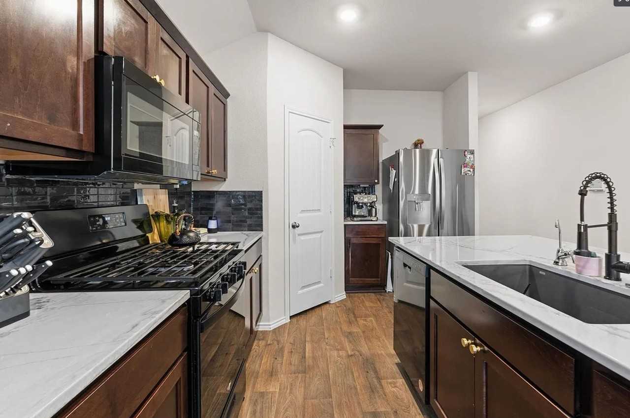 124 Brody Ln - Photo 5 of 19