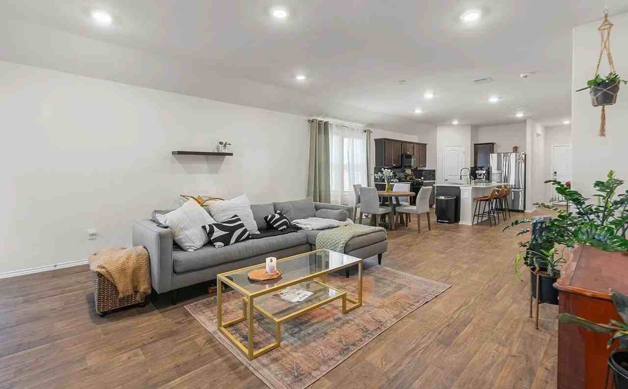 124 Brody Ln - Photo 7 of 19