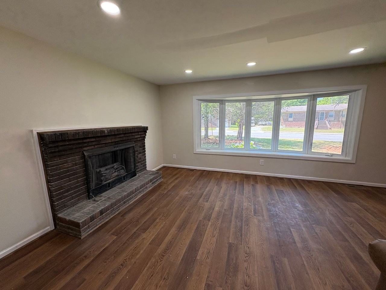 1728 Washington St - Photo 4 of 9