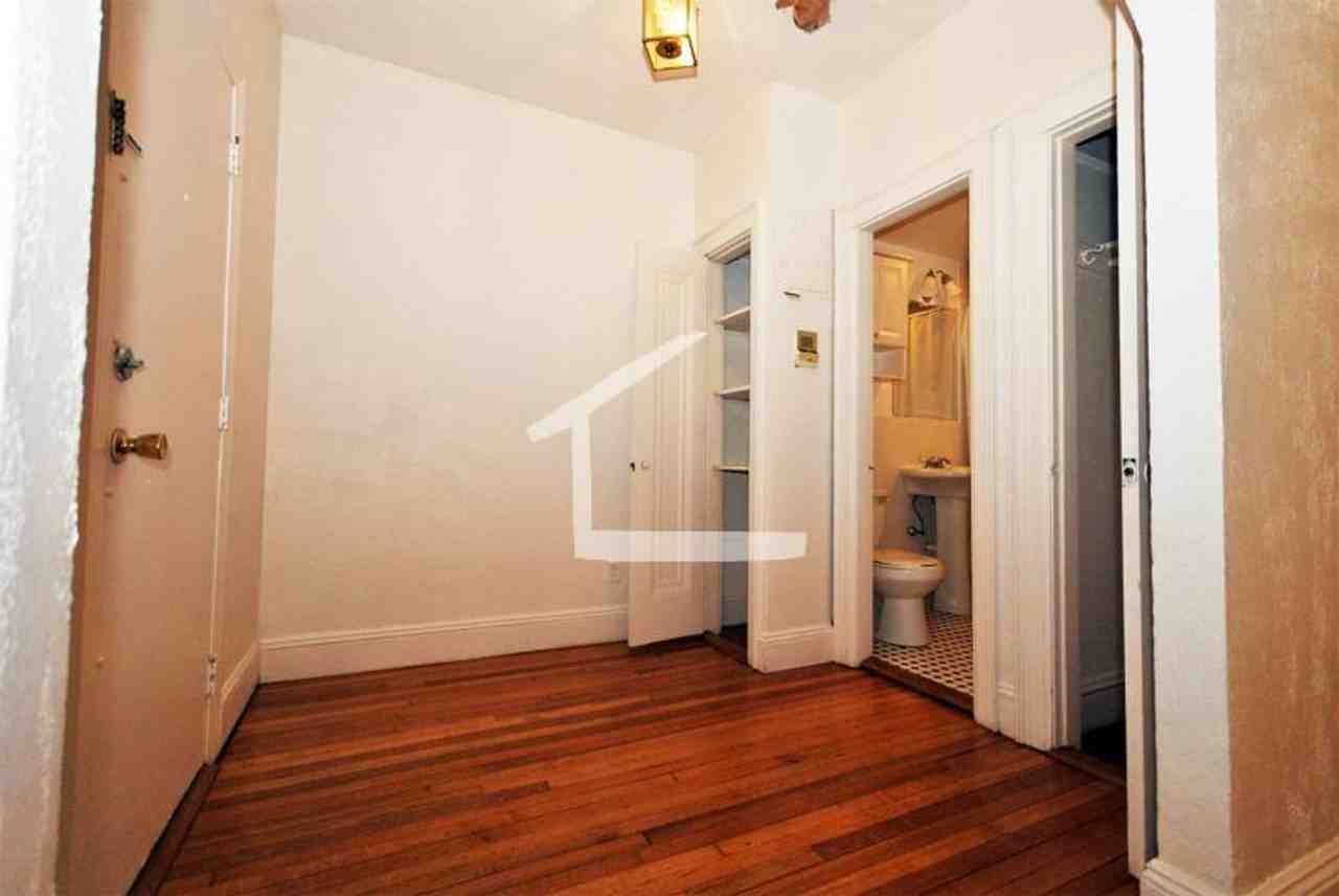 6 Chiswick Rd - Photo 2 of 6