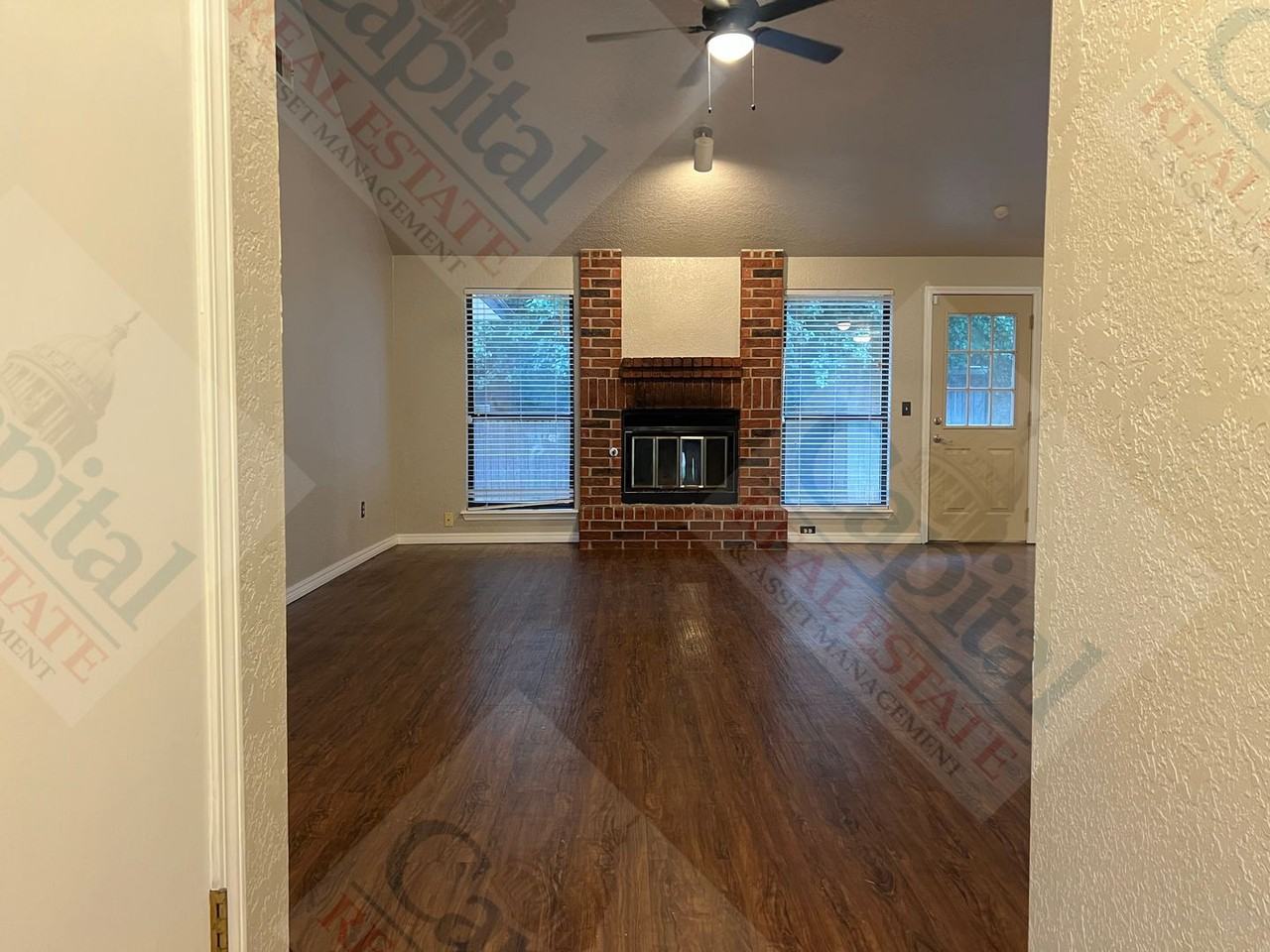 1920 Gerrie St - Photo 4 of 38