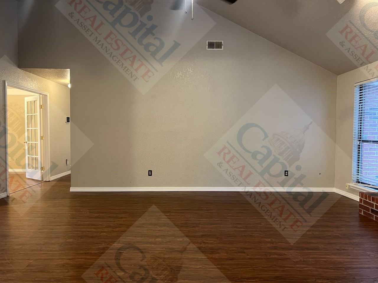 1920 Gerrie St - Photo 6 of 38