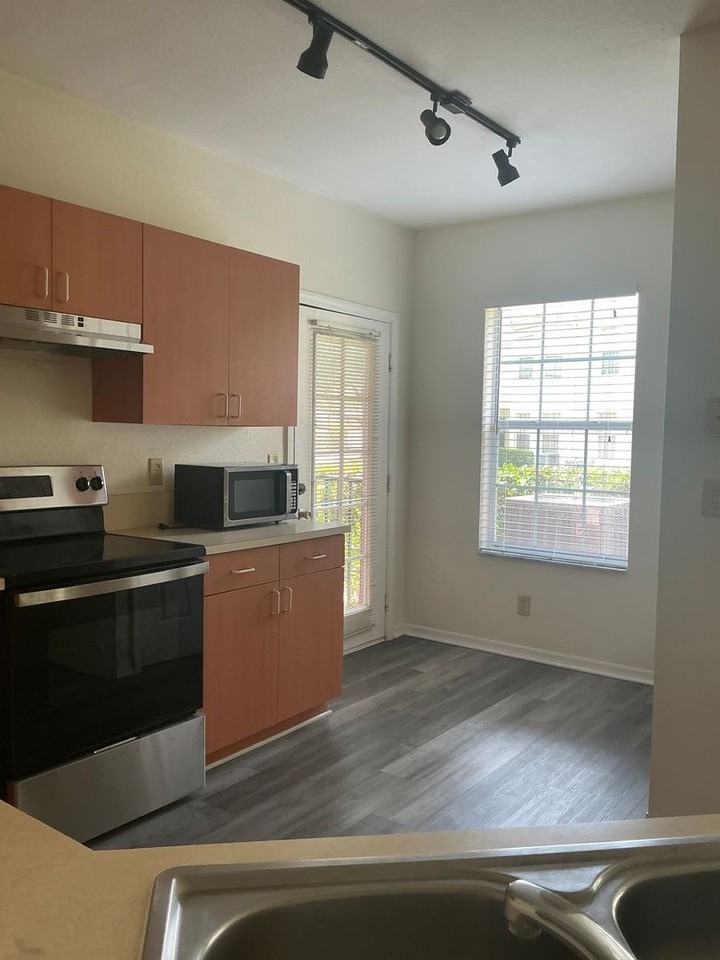 168 Sw Peacock Blvd #35-103 - Photo 5 of 12