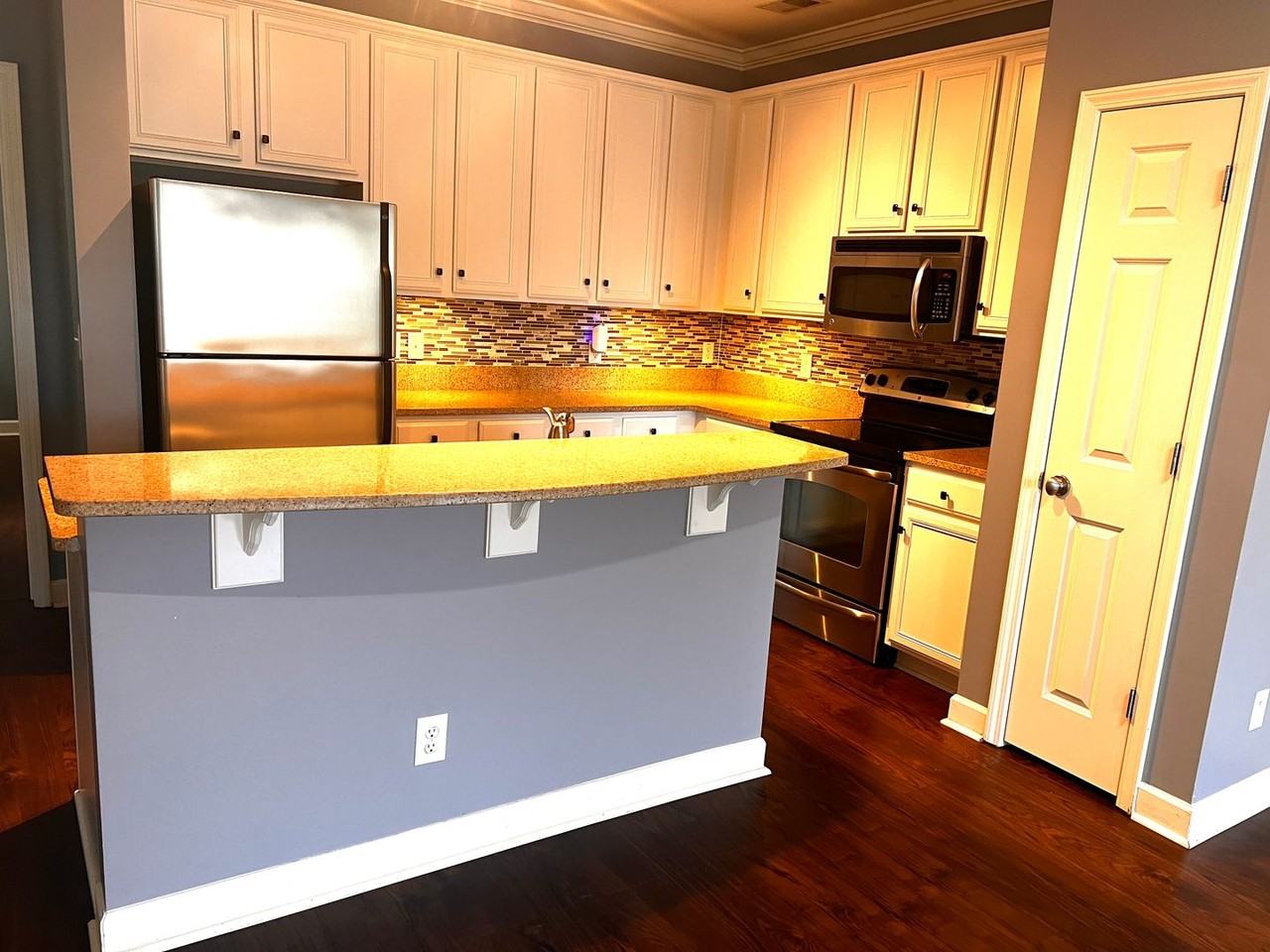 3512 Alexandria Ave - Photo 5 of 36