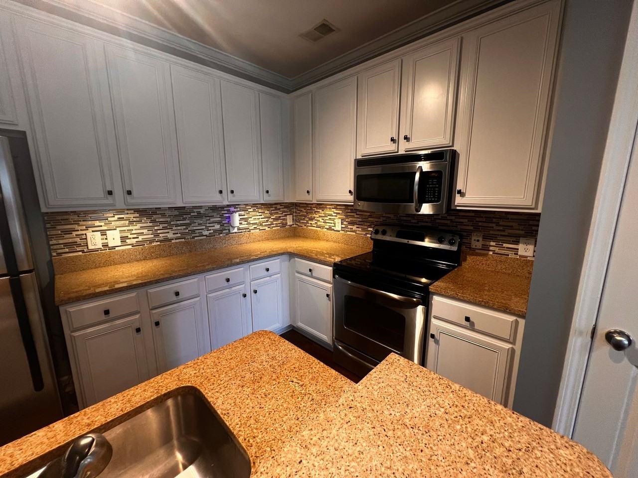 3512 Alexandria Ave - Photo 7 of 36