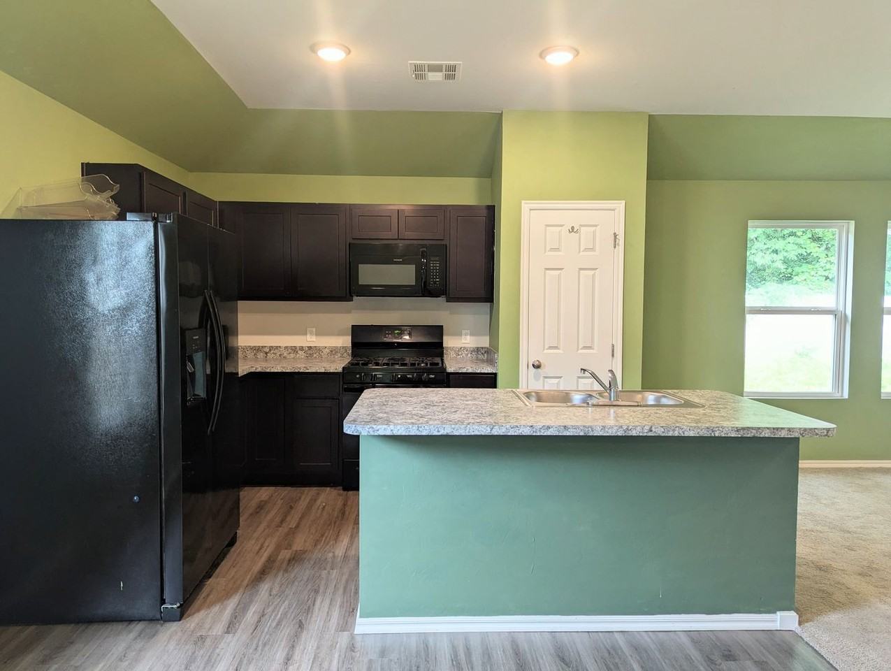 834 Highgarden Cir - Photo 4 of 15