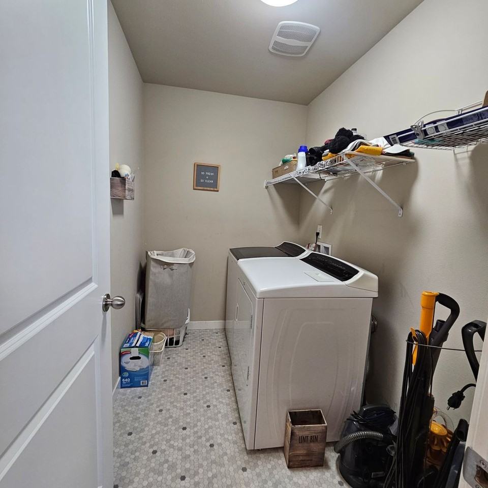 2444 Seringa Ave - Photo 2 of 14