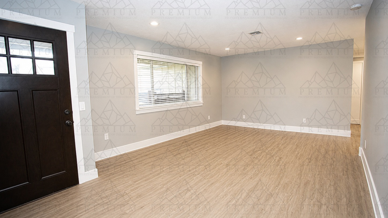 3504 Royal Crest Dr E - Photo 2 of 18