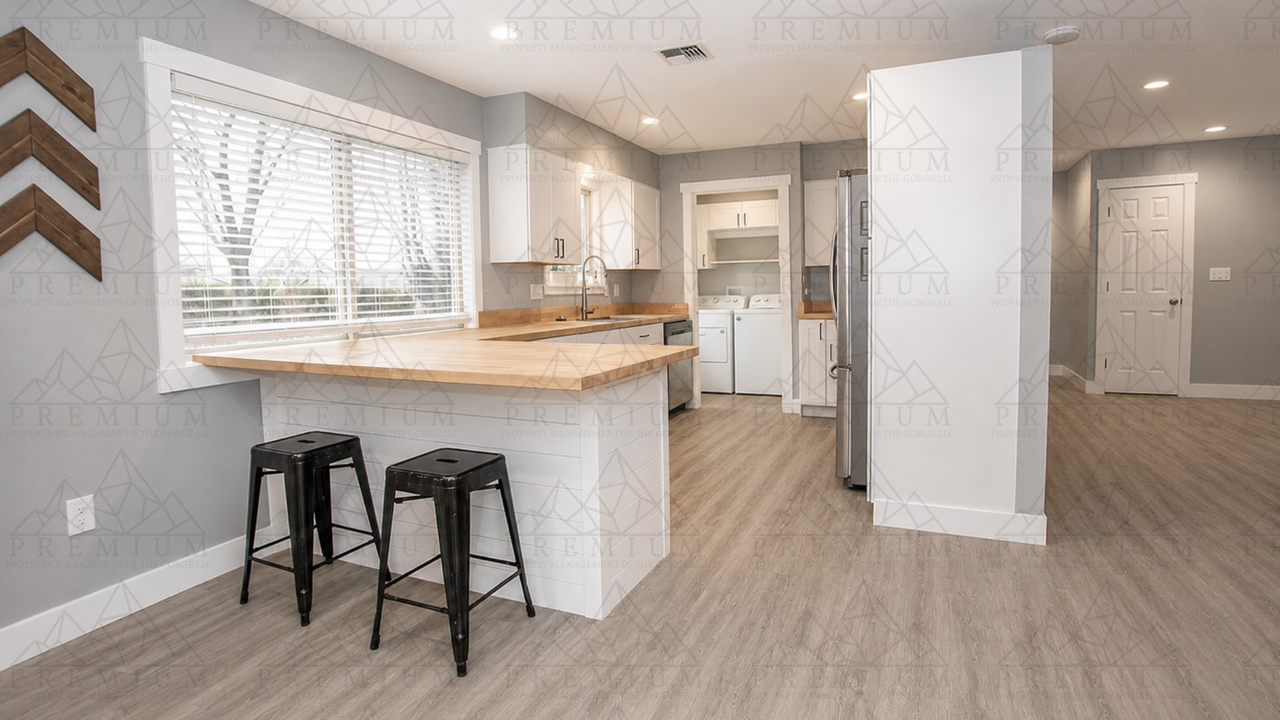 3504 Royal Crest Dr E - Photo 5 of 18