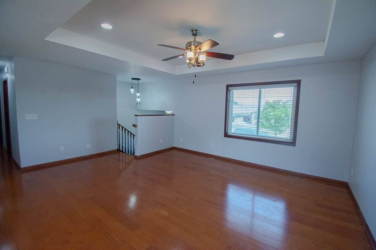 6143 39th Ave Nw - Photo 3 of 31
