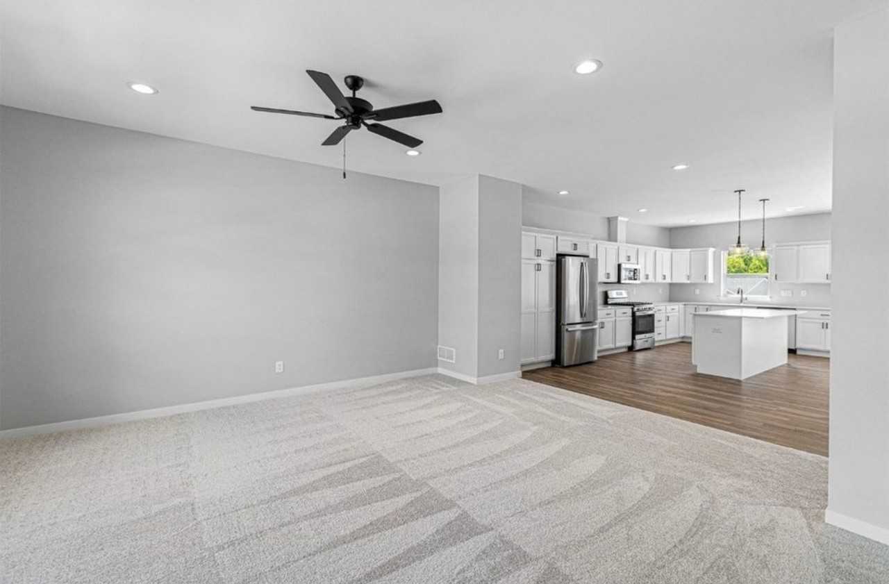 4773 Preston Ln - Photo 3 of 26