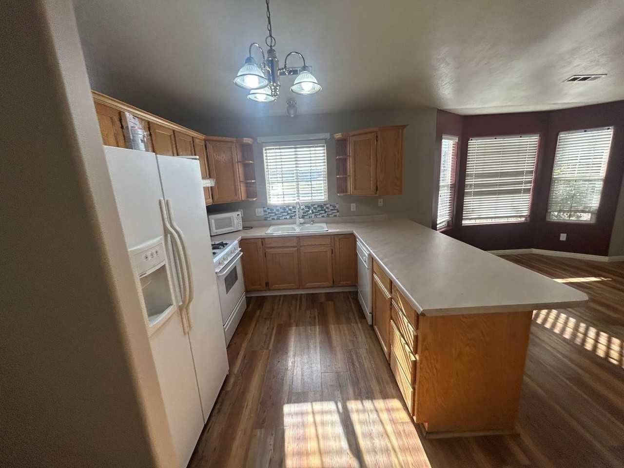 278 E 300 N - Photo 5 of 21