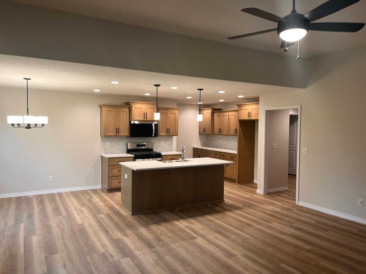 652 W Brook Hollow Rd - Photo 2 of 16