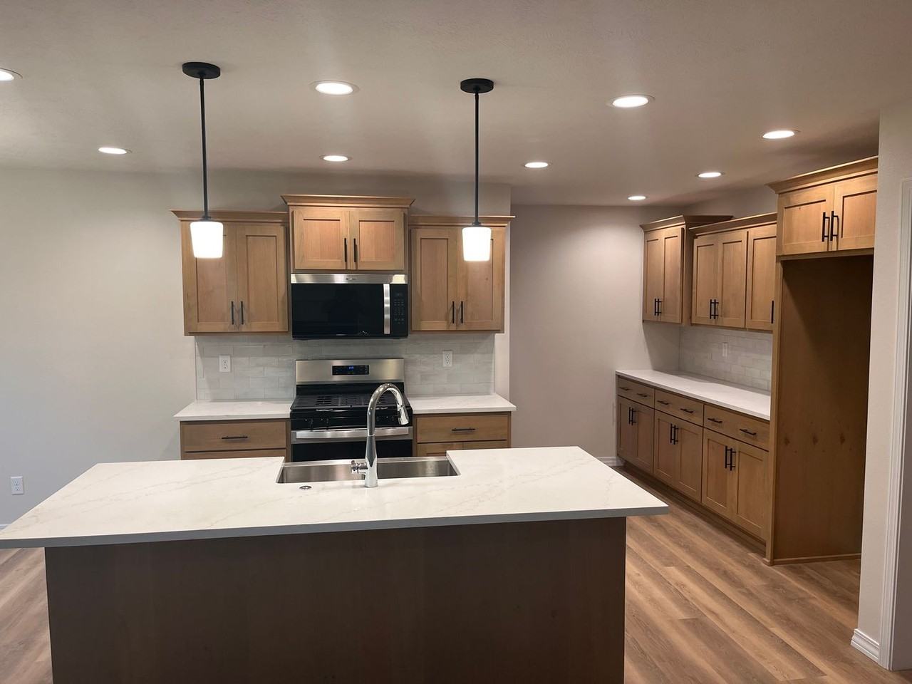 652 W Brook Hollow Rd - Photo 4 of 16