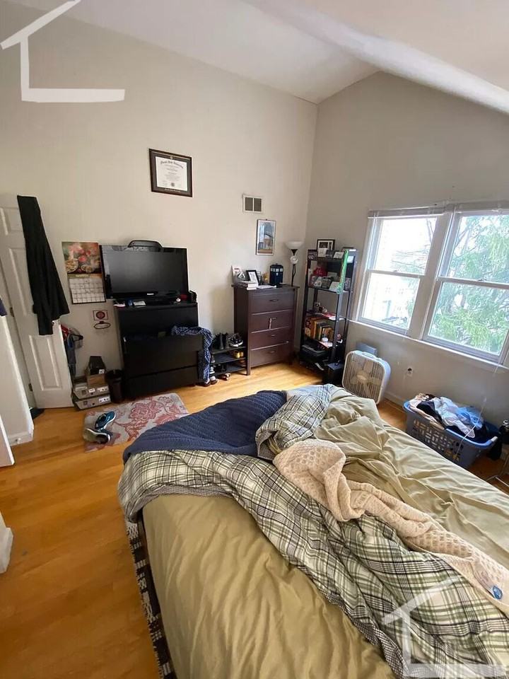 266 Allston St - Photo 6 of 36