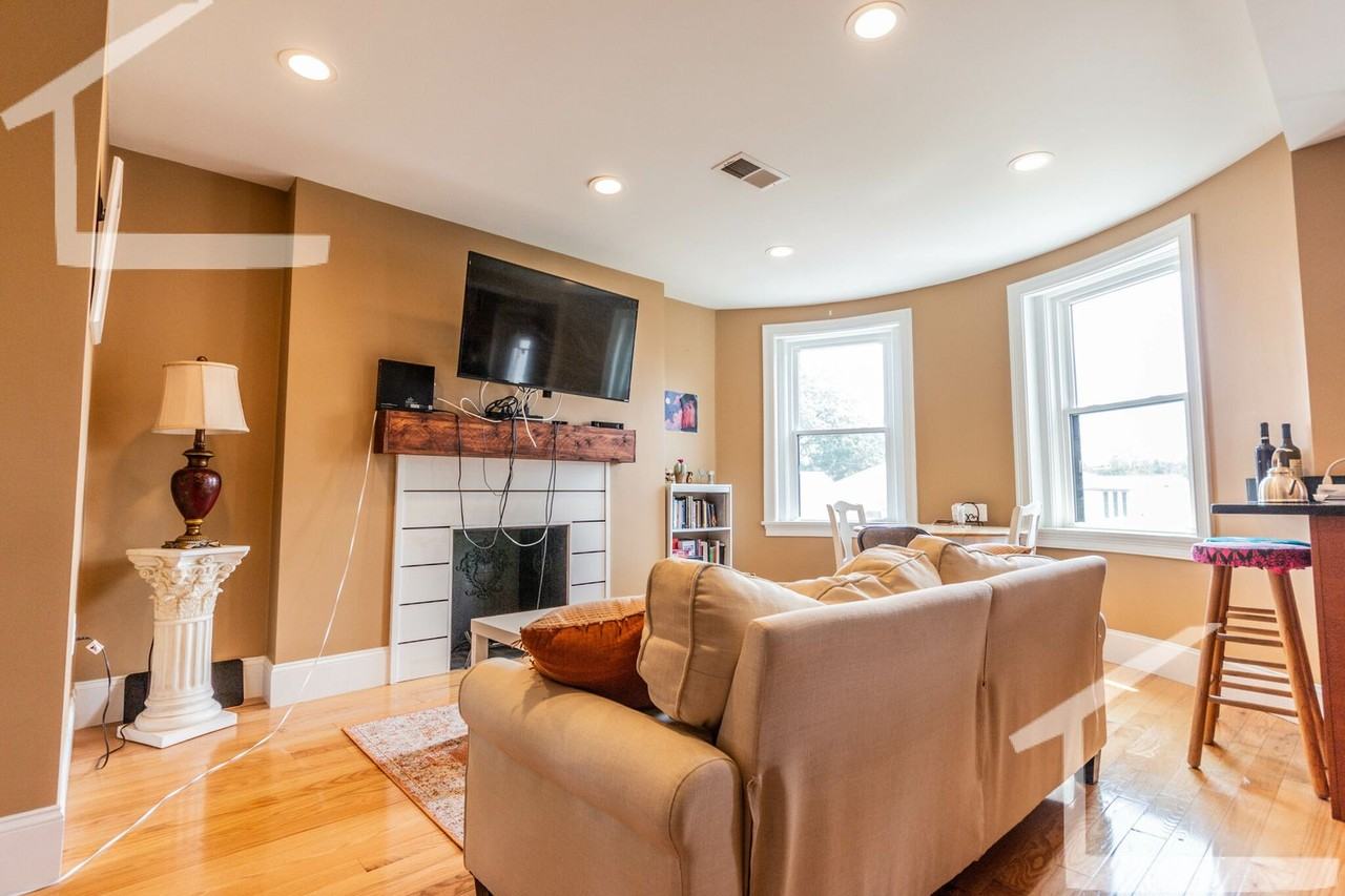 42 Linden St - Photo 2 of 15
