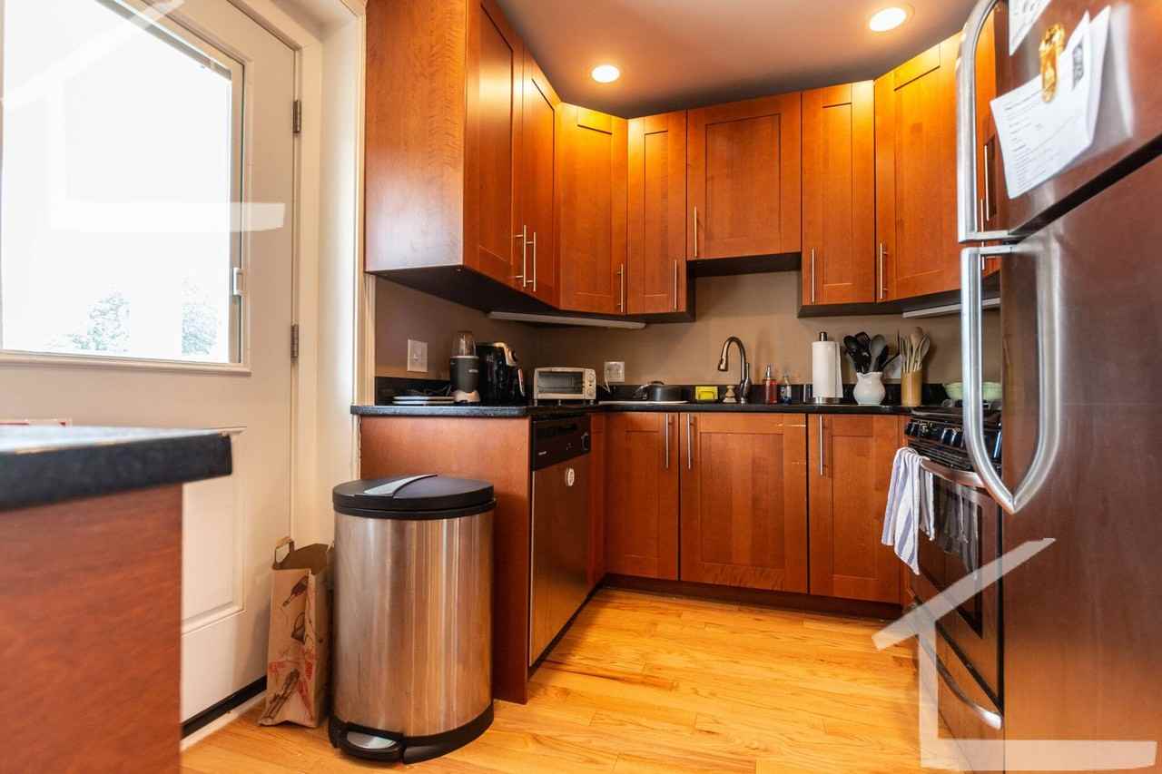 42 Linden St - Photo 5 of 15