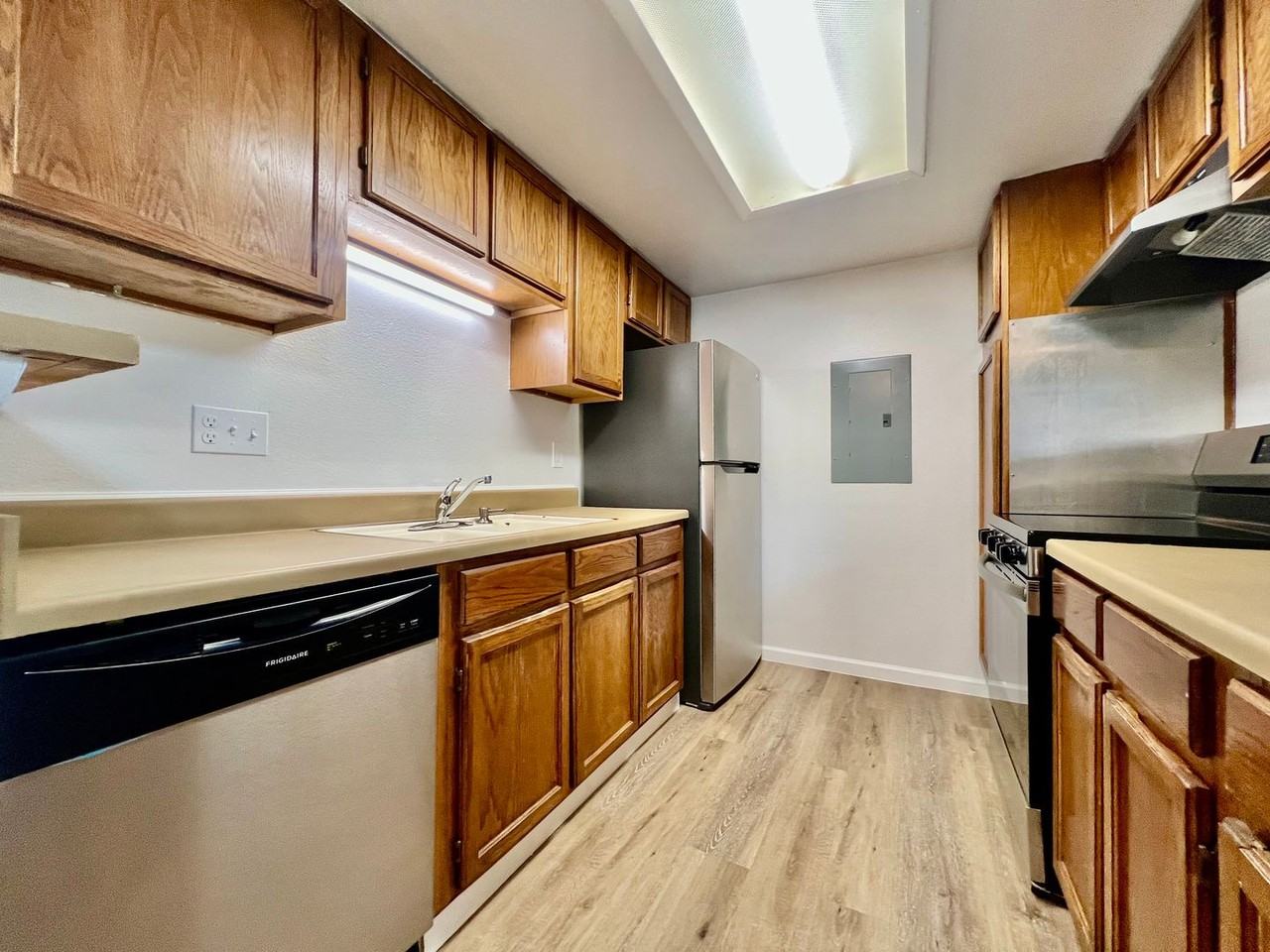 18073 E Ohio Ave - Photo 4 of 21