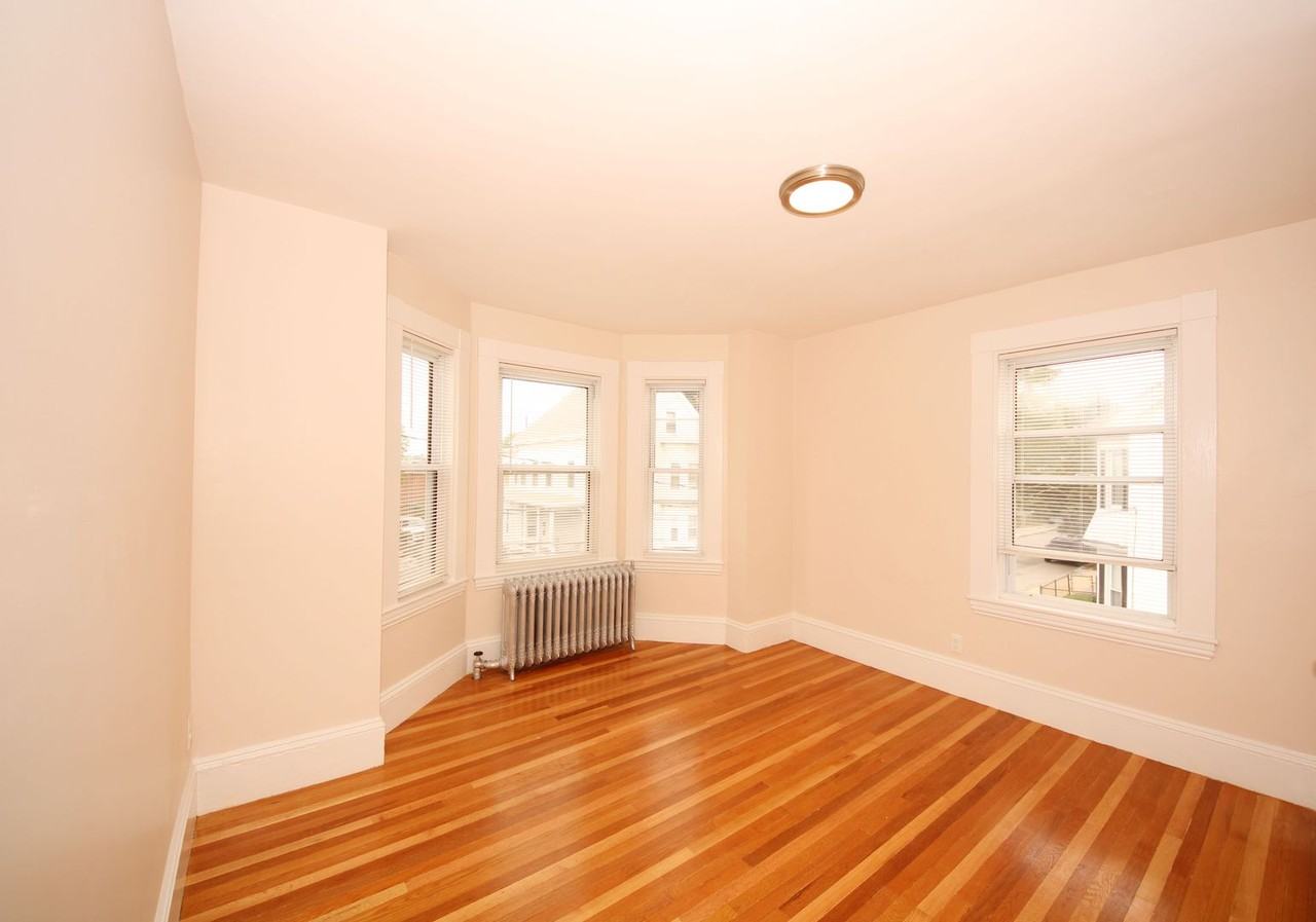 91 Cushing St - Photo 3 of 13