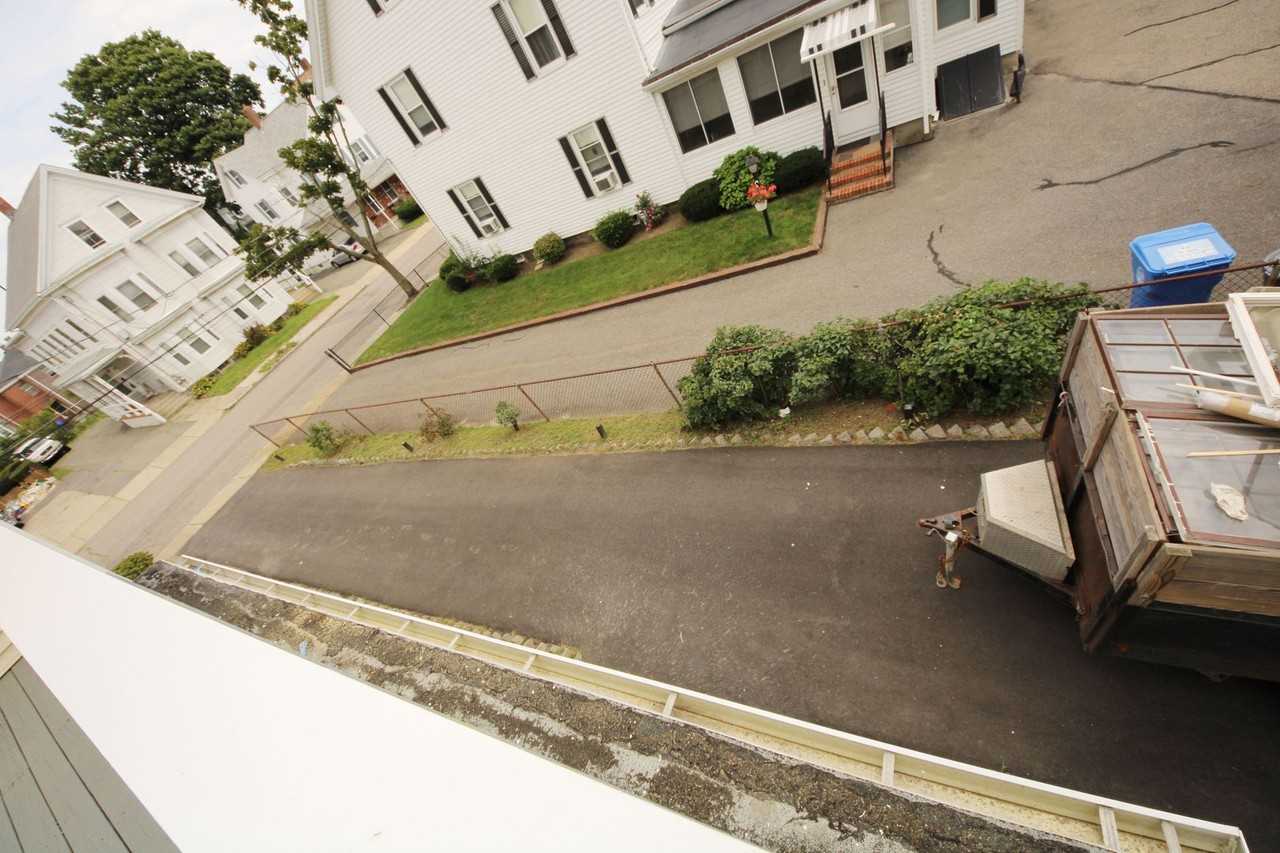 91 Cushing St - Photo 4 of 13