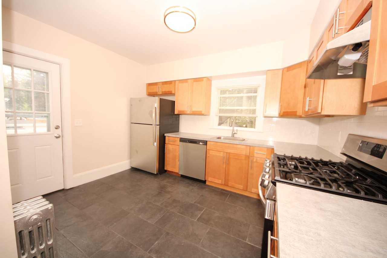 91 Cushing St - Photo 7 of 13